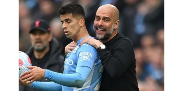 João Cancelo mister tredobbelt utmerkelser på halvårslån